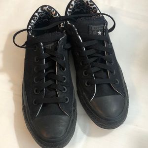Converse tennis shoes size 7 1/2